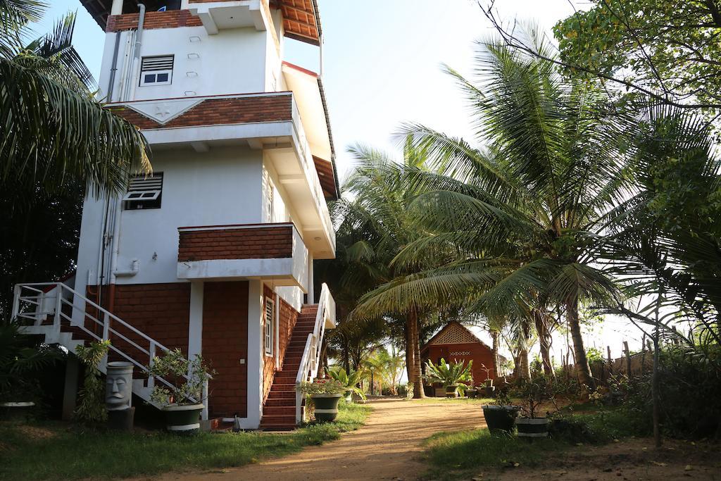Lonely Beach Resort Tangalle Bagian luar foto