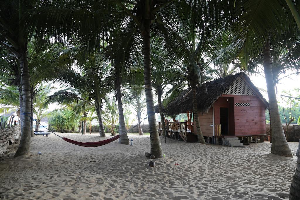 Lonely Beach Resort Tangalle Bagian luar foto