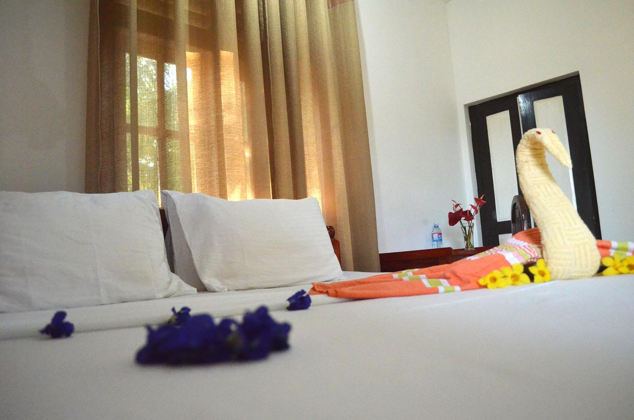 Lonely Beach Resort Tangalle Bagian luar foto