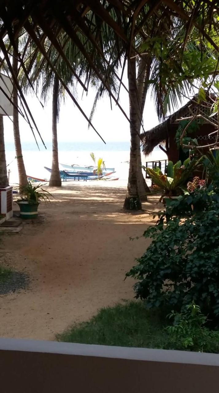Lonely Beach Resort Tangalle Bagian luar foto