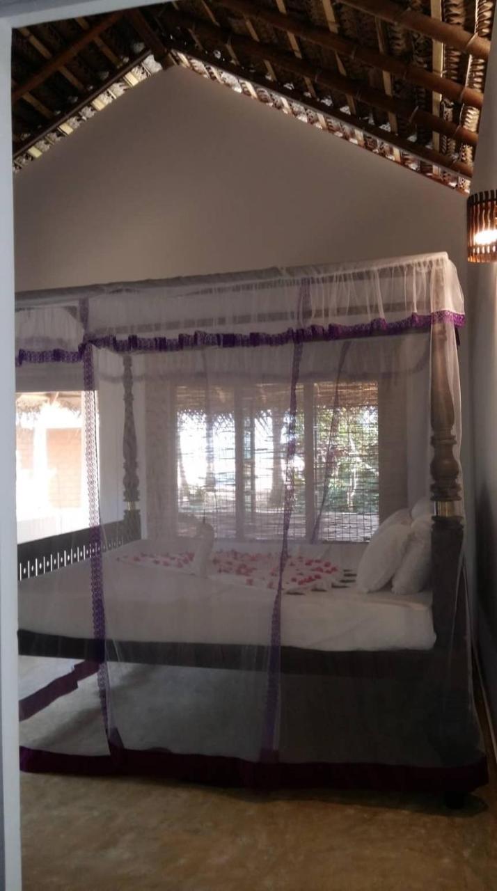 Lonely Beach Resort Tangalle Bagian luar foto