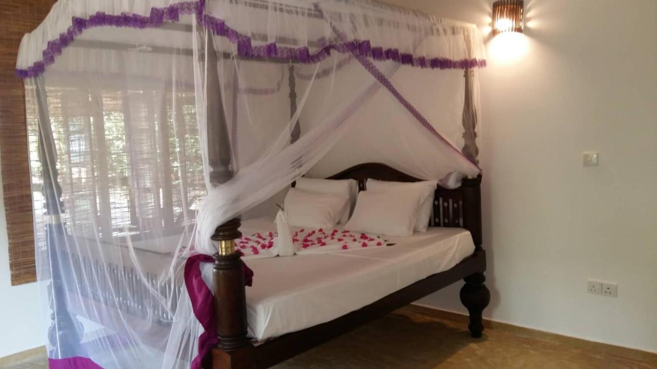 Lonely Beach Resort Tangalle Bagian luar foto